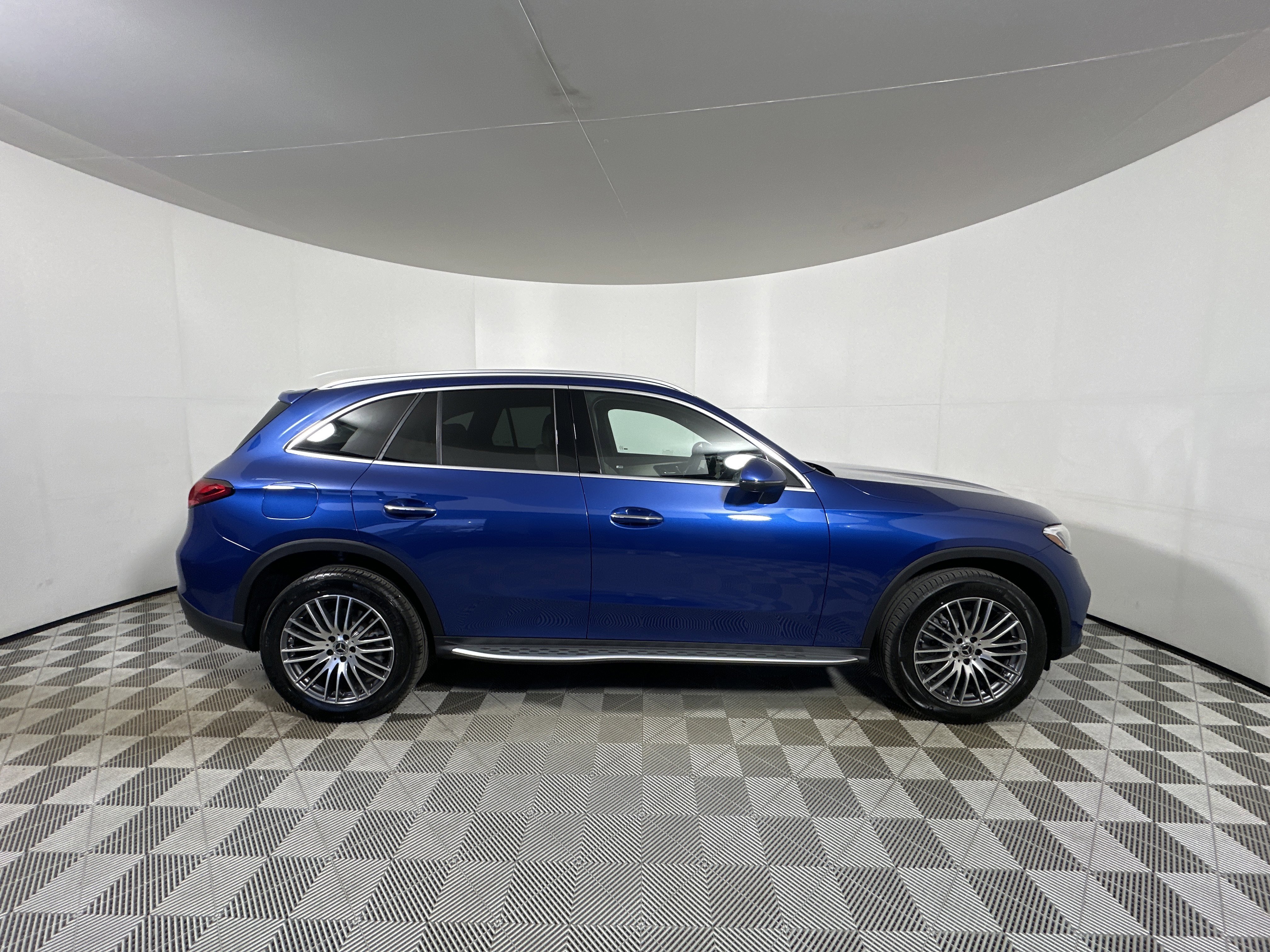New 2026 Starling Blue Metallic Mercedes-Benz GLC 300 image 34