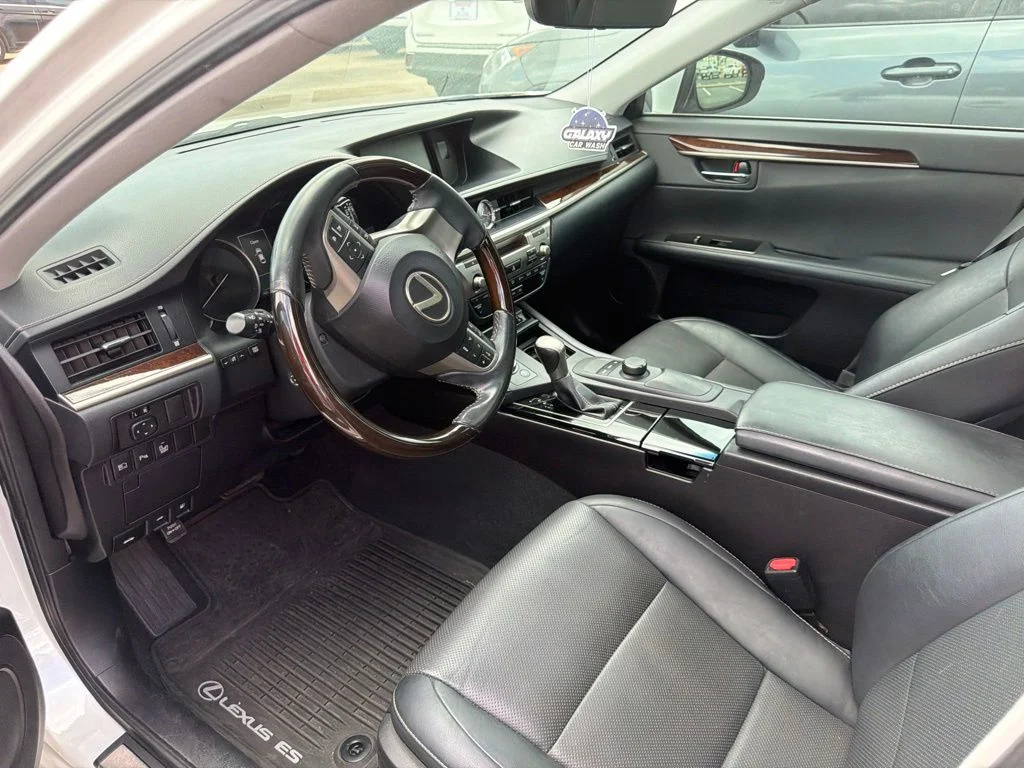 Used 2017 White Lexus 350 image 9
