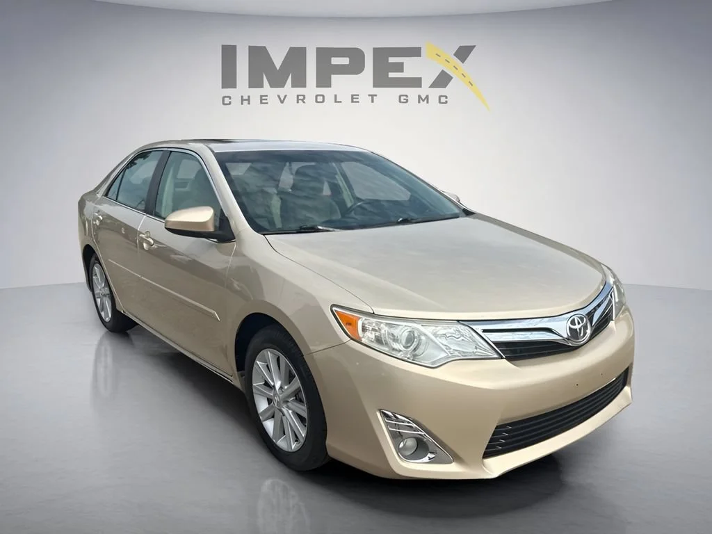 Used 2012 Gold Toyota L image 7