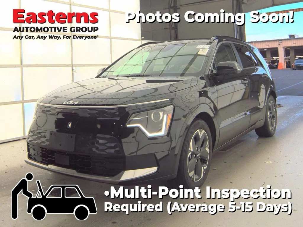 Used 2023 Black Kia Wind image 1
