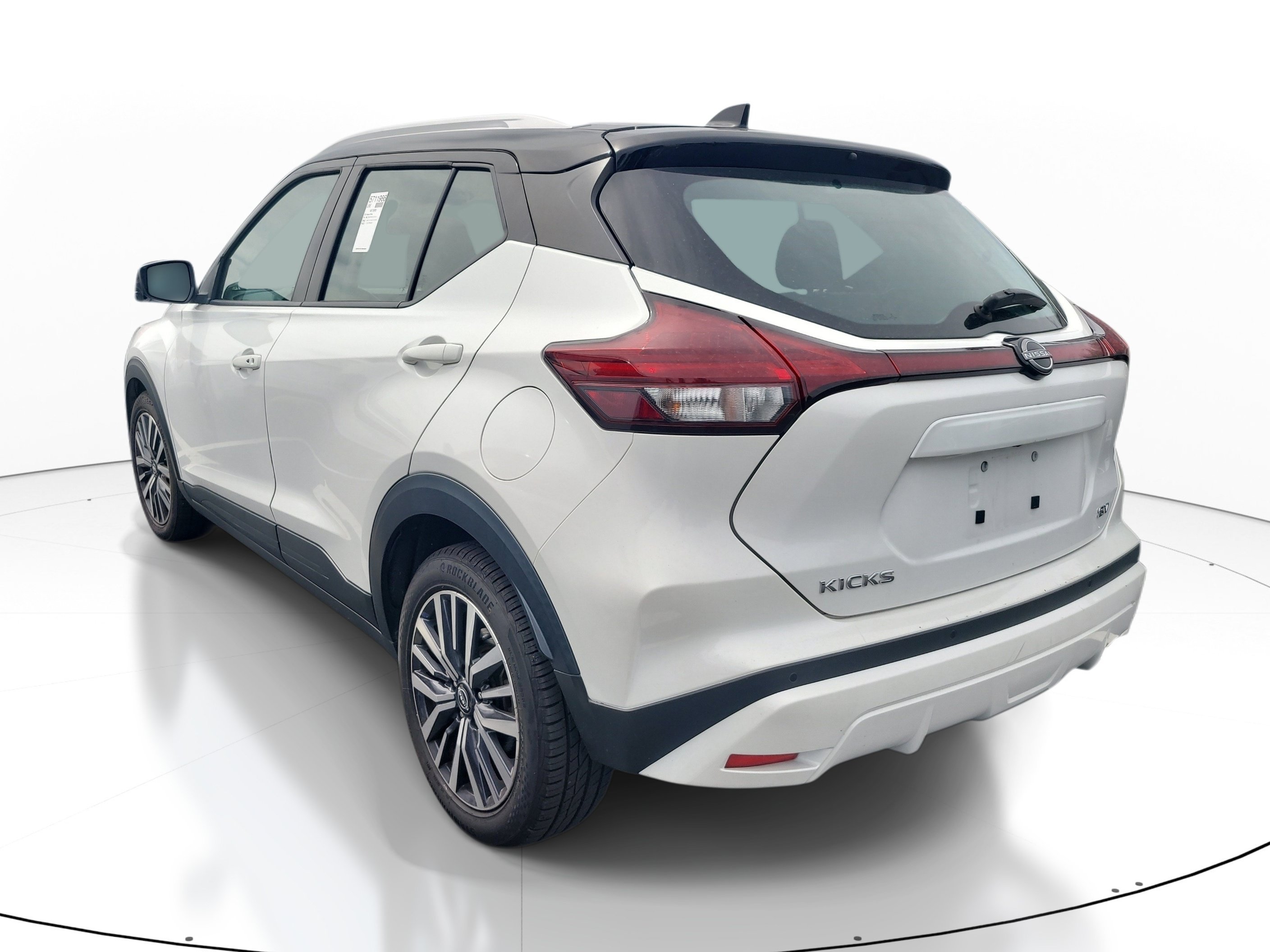 Used 2023 Aspen White Tricoat/Super Black Nissan SV image 5