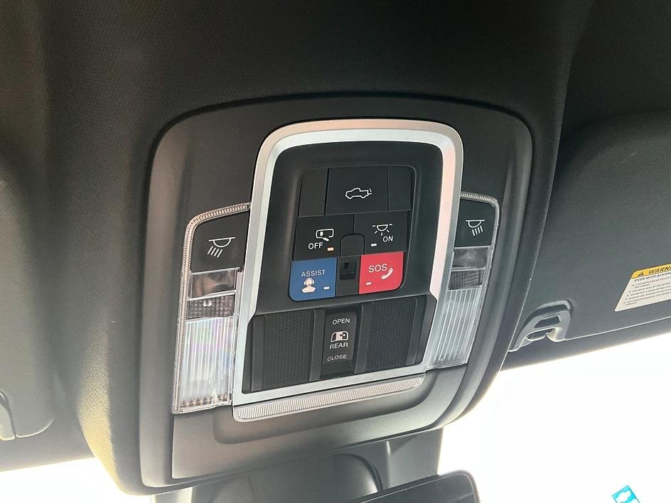 Used 2022 White Ram Laramie image 27