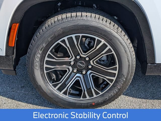 New 2026 Bright White Clear-Coat Exterior Paint Jeep  image 12