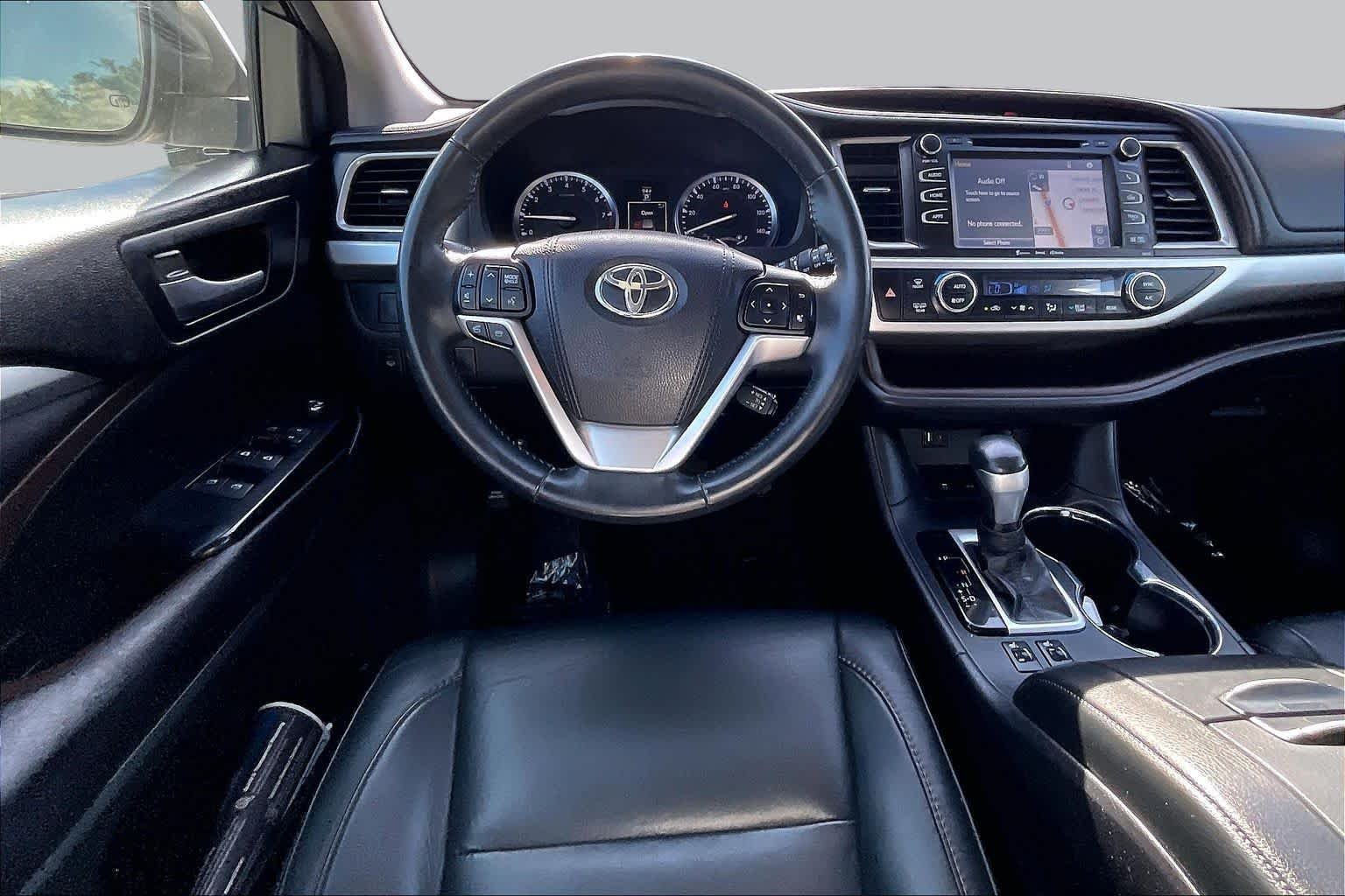 Used 2016 Blizzard Pearl Toyota XLE image 6