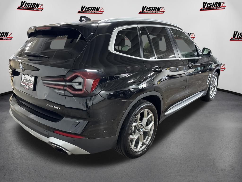 Used 2024 Black BMW xDrive30i image 5