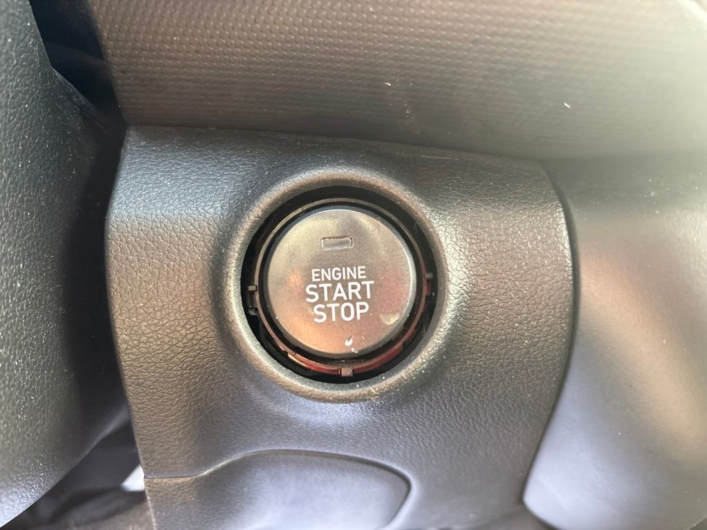 Used 2022 Silver Hyundai SEL image 26