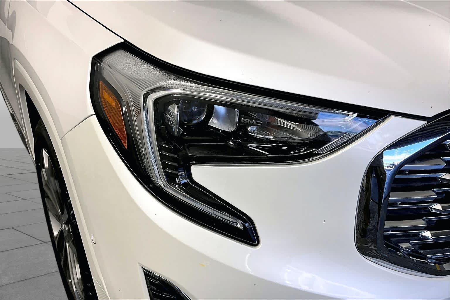 Used 2020 WHITE FROST TRICOAT GMC Denali image 26