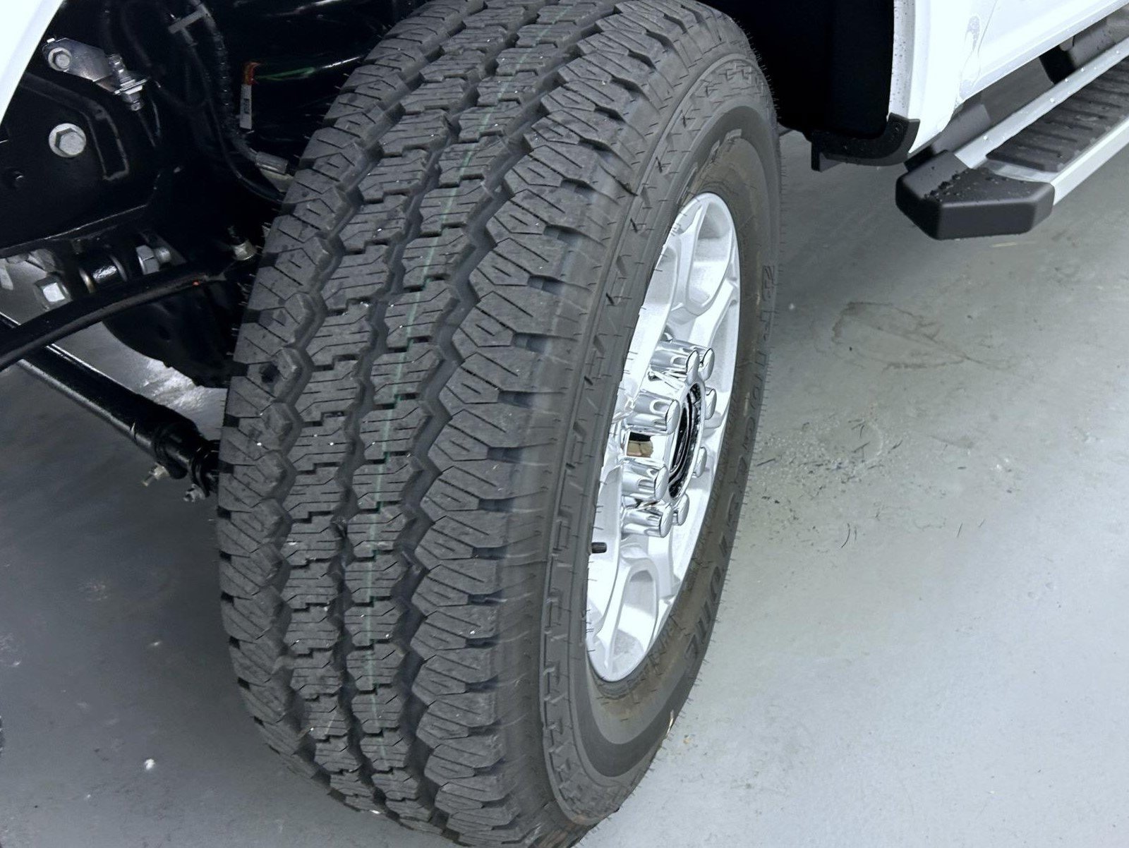 New 2026 Oxford White Ford XLT image 24