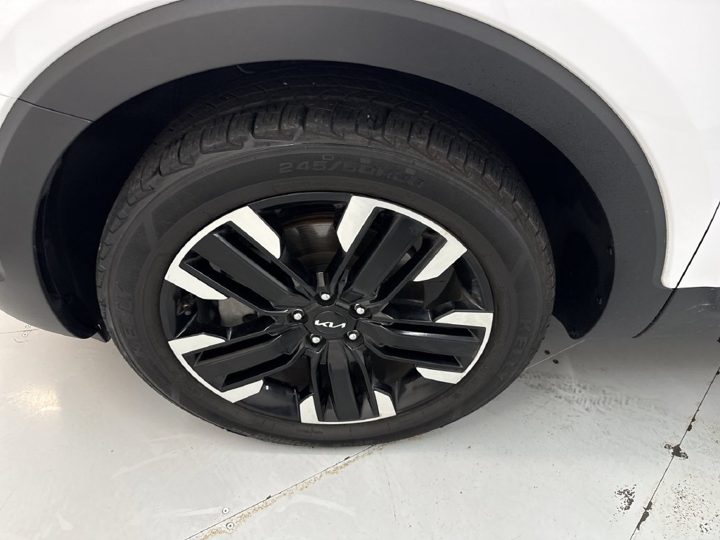 Used 2024 White Pearl Kia SX image 34