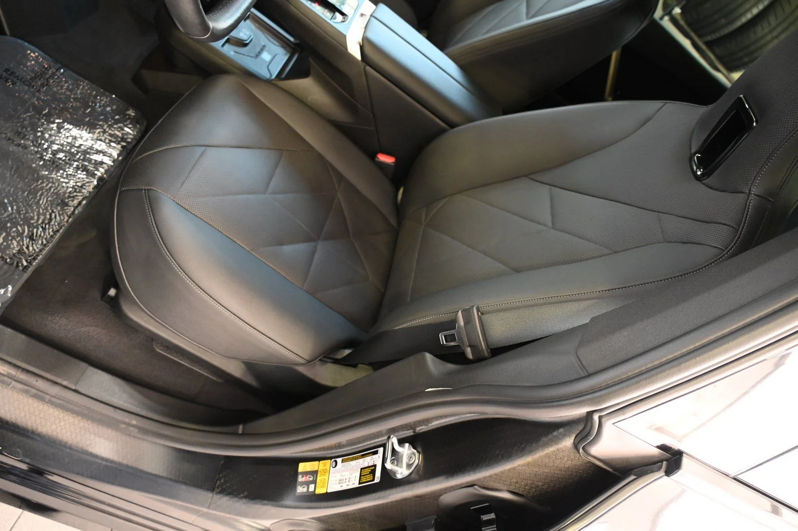 Used 2024 Black Sapphire Metallic BMW xDrive50 image 11