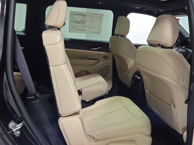 New 2026 Diamond Black Crystal Pearl-Coat Exterior Paint Jeep Limited image 16