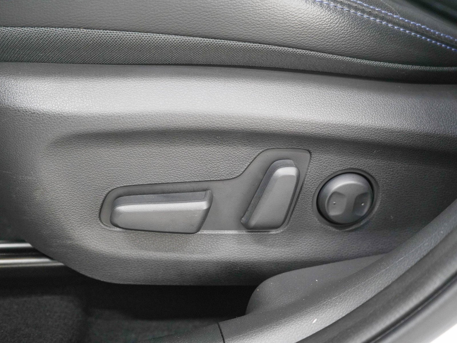 Certified Used 2023 Lunar White Hyundai Limited FWD image 28