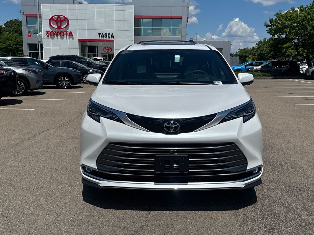 New 2026 Wind Chill Pearl Toyota Platinum image 2