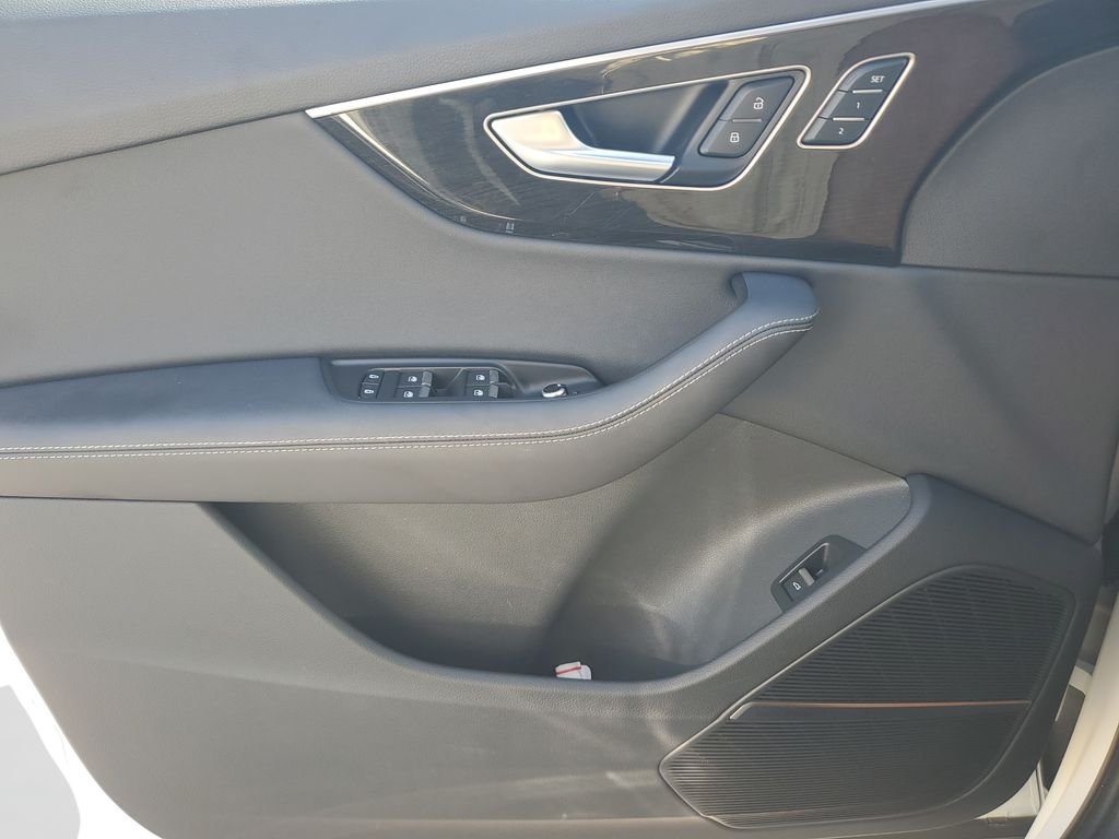 Used 2025  Audi 55 Premium Plus image 20