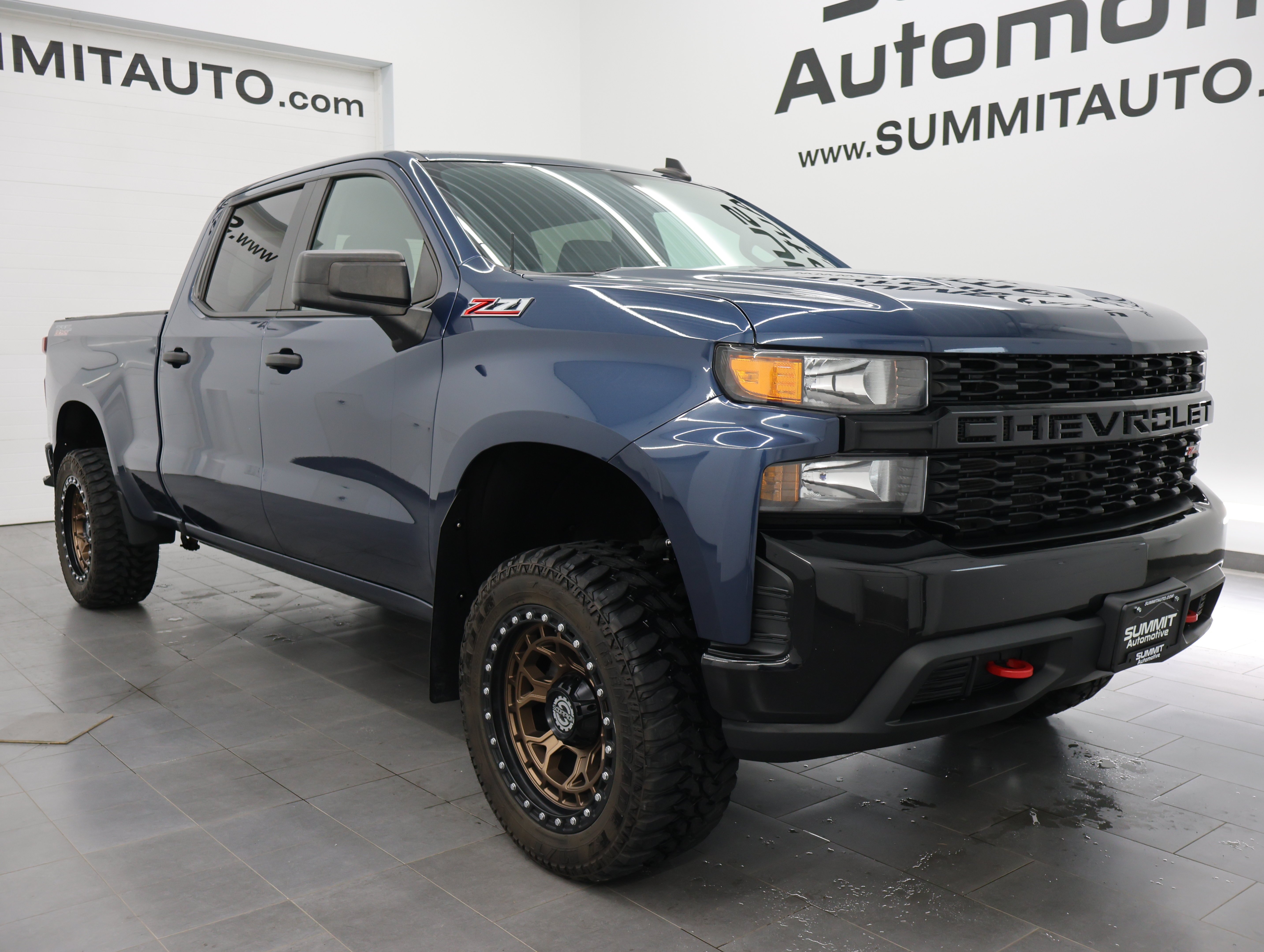 Used 2019 BLUE Chevrolet 4x4 Crew Cab Custom Trail Boss: CREW-LONG-CUSTOM-TRAIL BOSS-BACKUP CAM-Z71 image 2