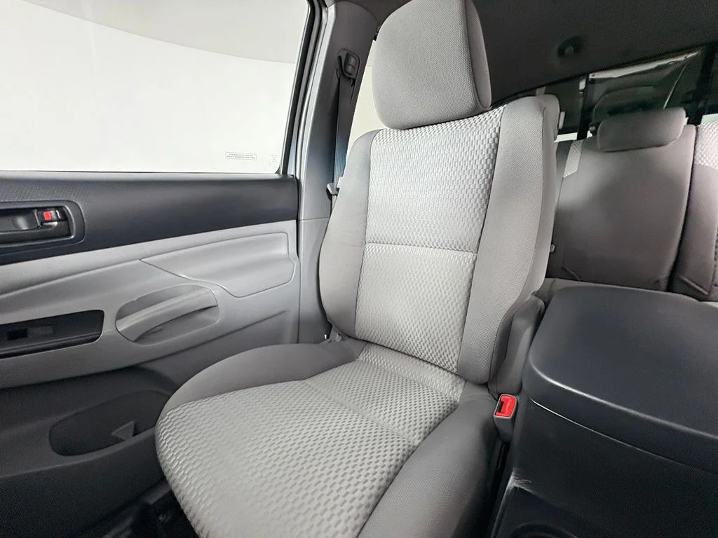 Used 2014 White Toyota Base image 18