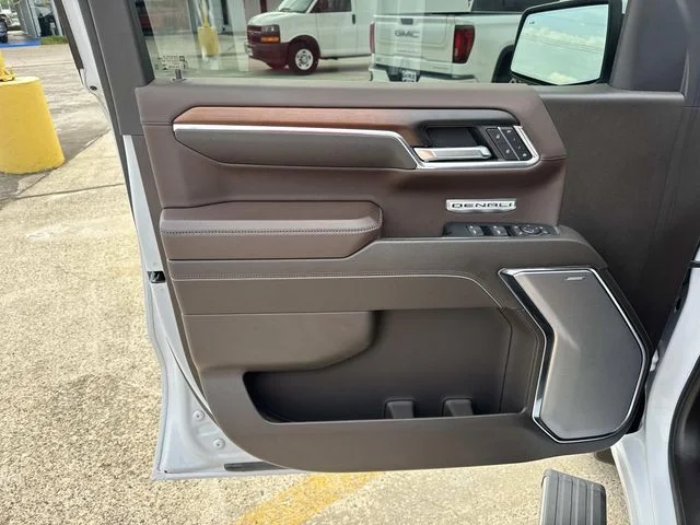 Used 2024 White GMC Denali image 40