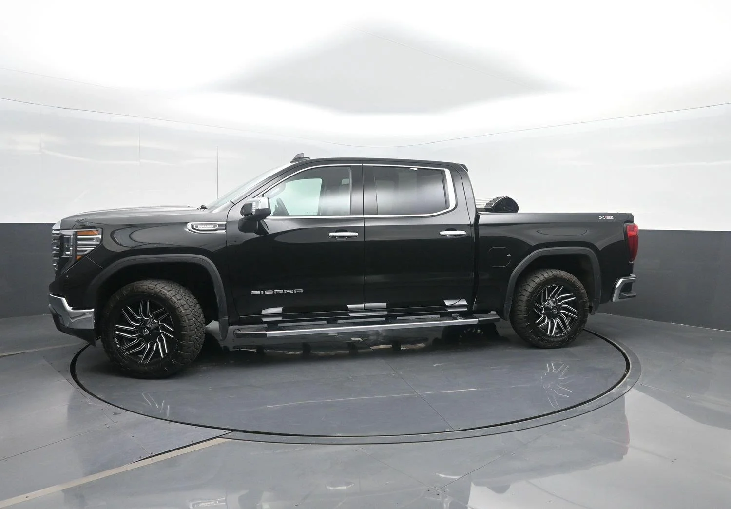 Used 2023 ONYX BLACK GMC SLT image 1