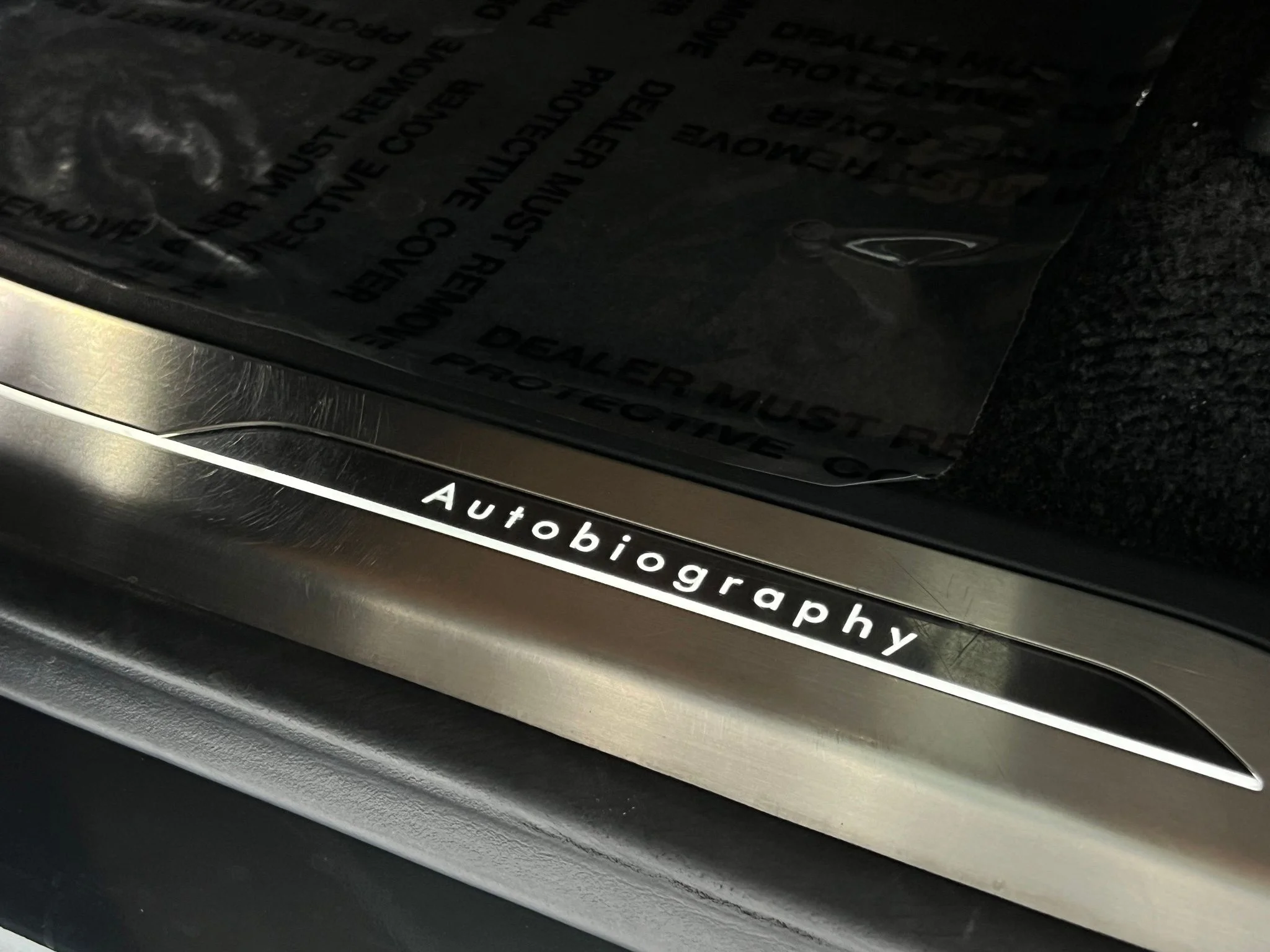 Used 2025  Land Rover Autobiography image 40