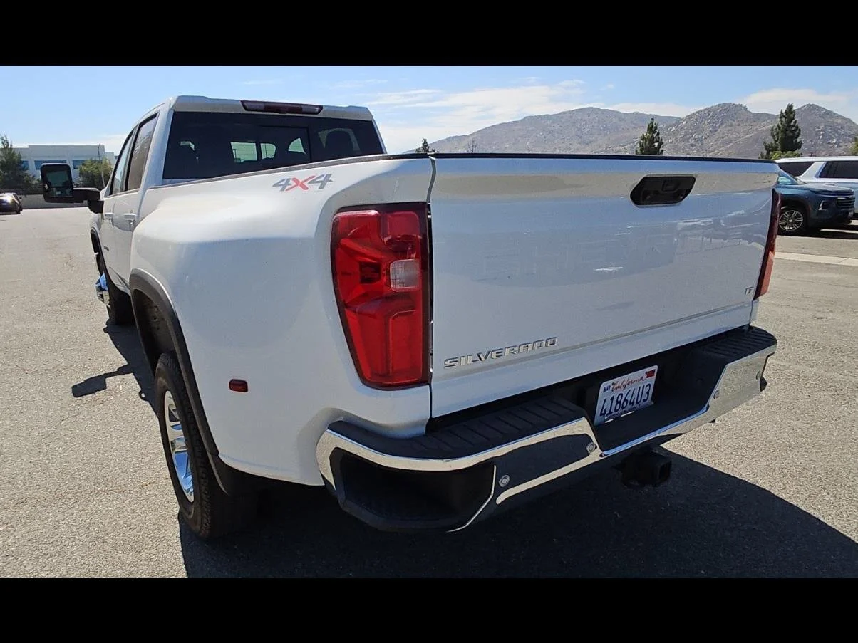 Used 2024 Summit White Chevrolet LT DRW image 4
