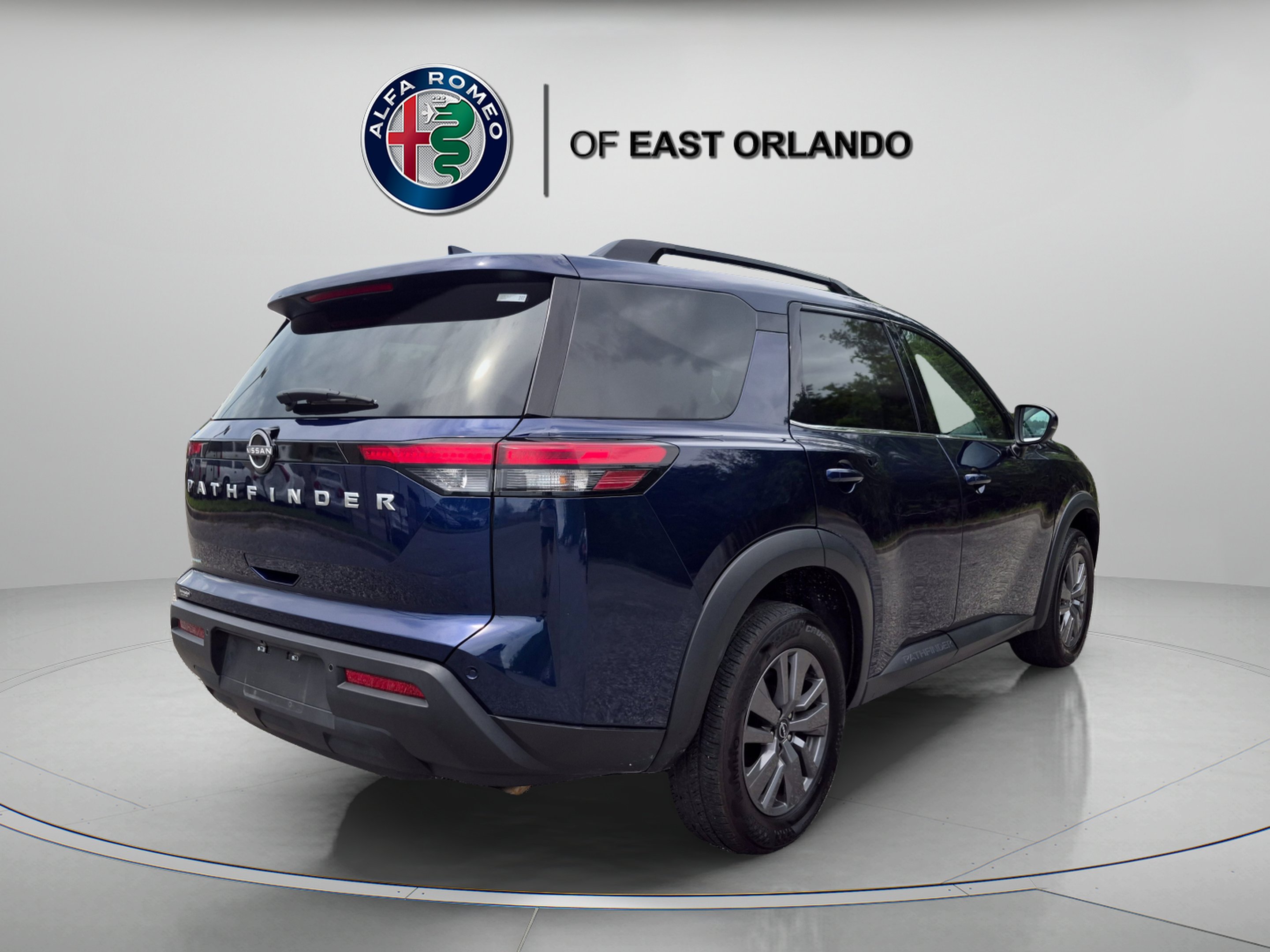 2025 Nissan Pathfinder SV - Photo 7
