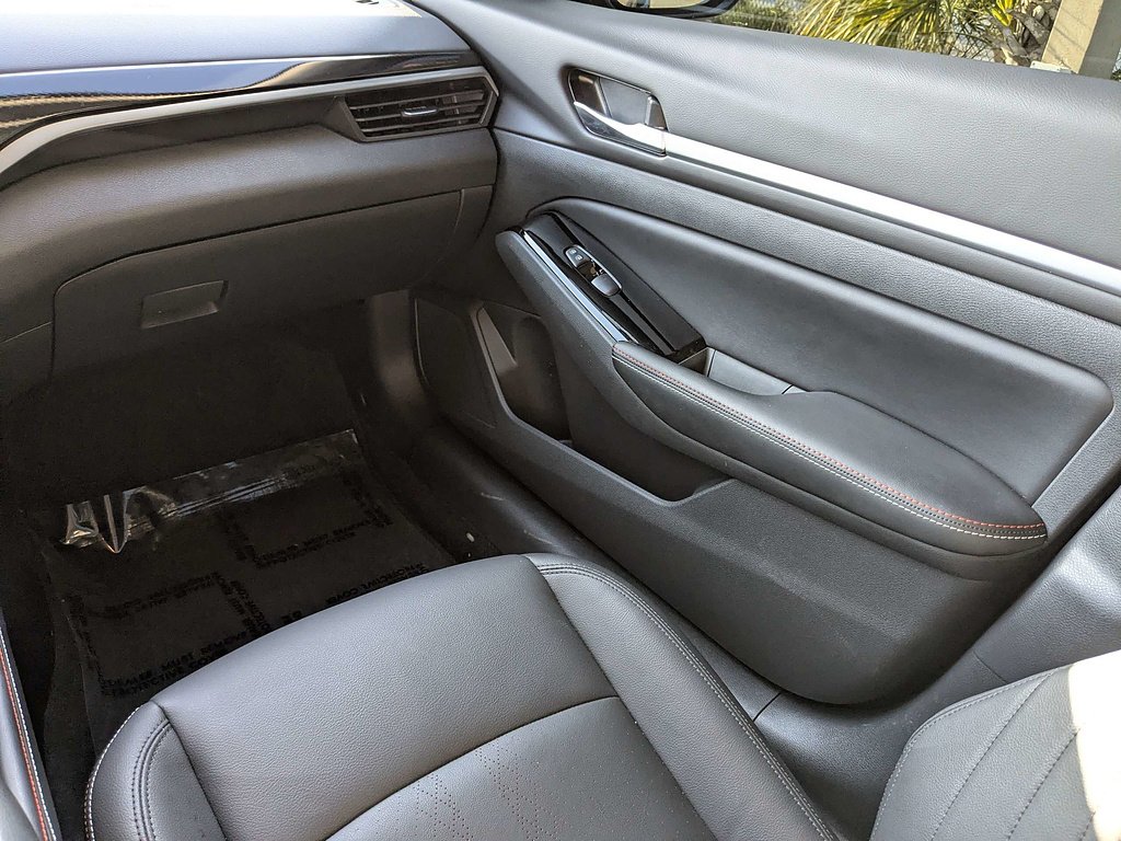 2025 Nissan Altima SR - Photo 17