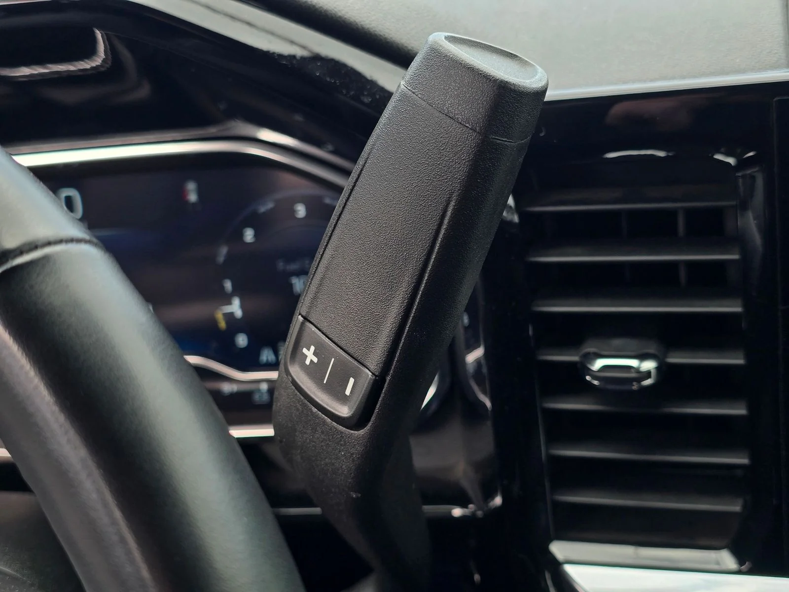 2025 Chevrolet Silverado 1500 LT - Photo 26