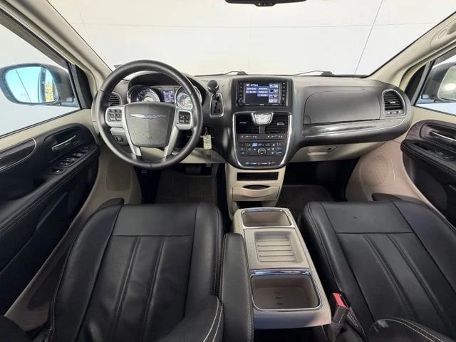 Used 2013 White Chrysler Touring image 13