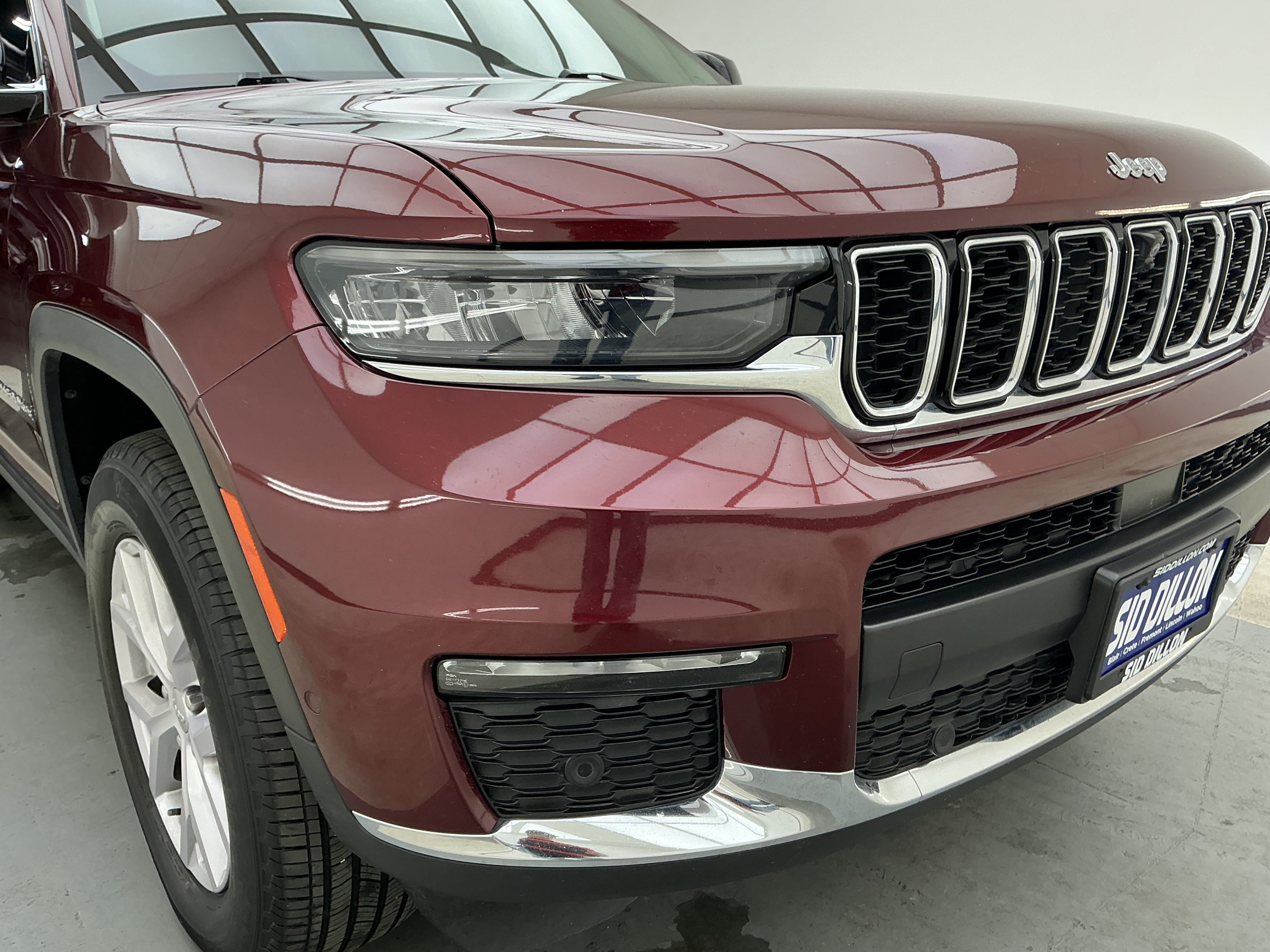 Used 2022 Velvet Red Pearlcoat Jeep Limited image 26