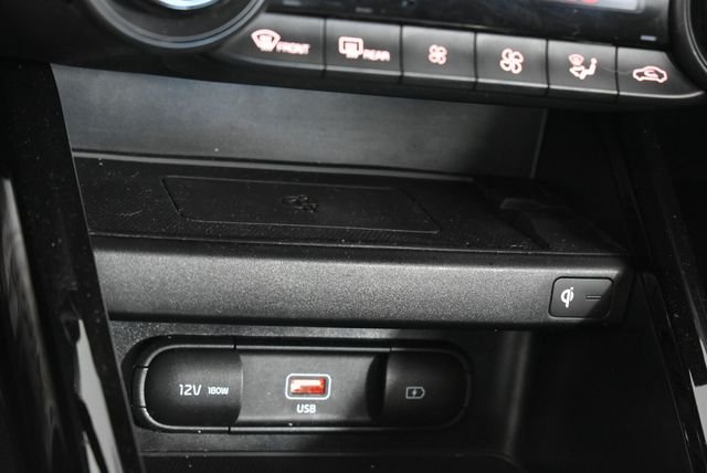 Used 2022 White Kia GT-Line image 40