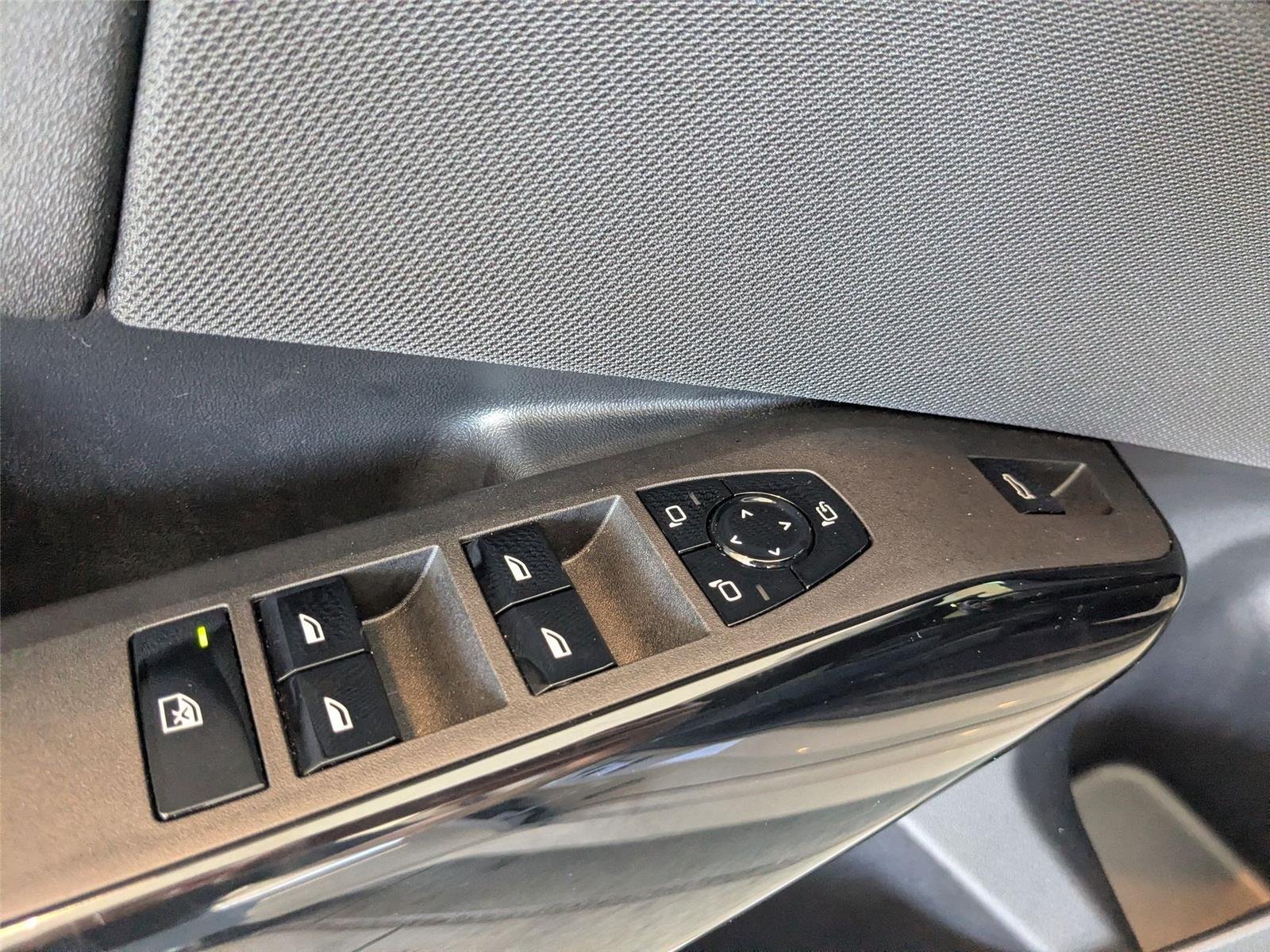 Used 2025 Dune Grey Metallic BMW M50 xDrive image 13