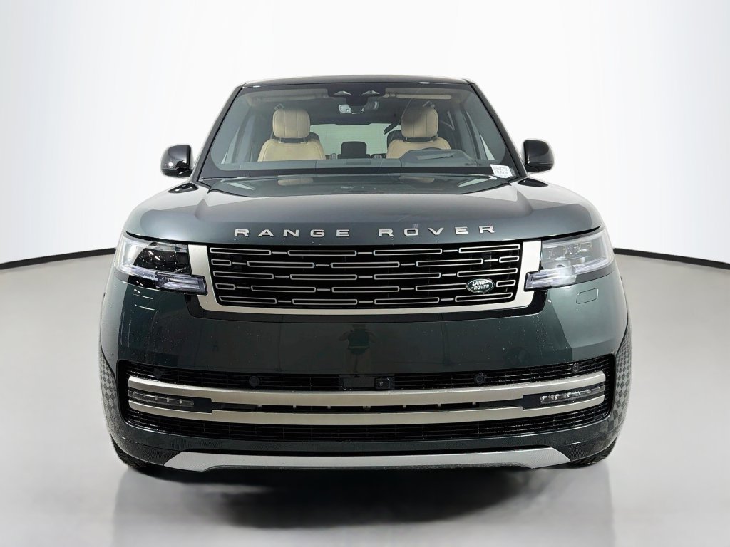 New 2027 Belgravia Green Land Rover SE image 2