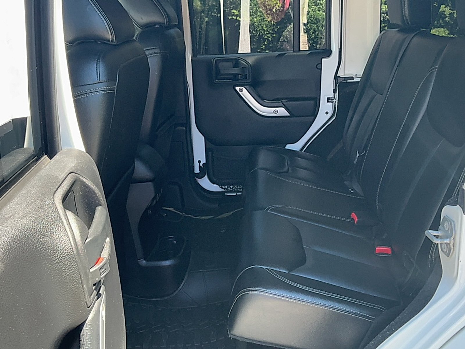 Used 2016 Bright White Clearcoat Jeep Sahara image 12
