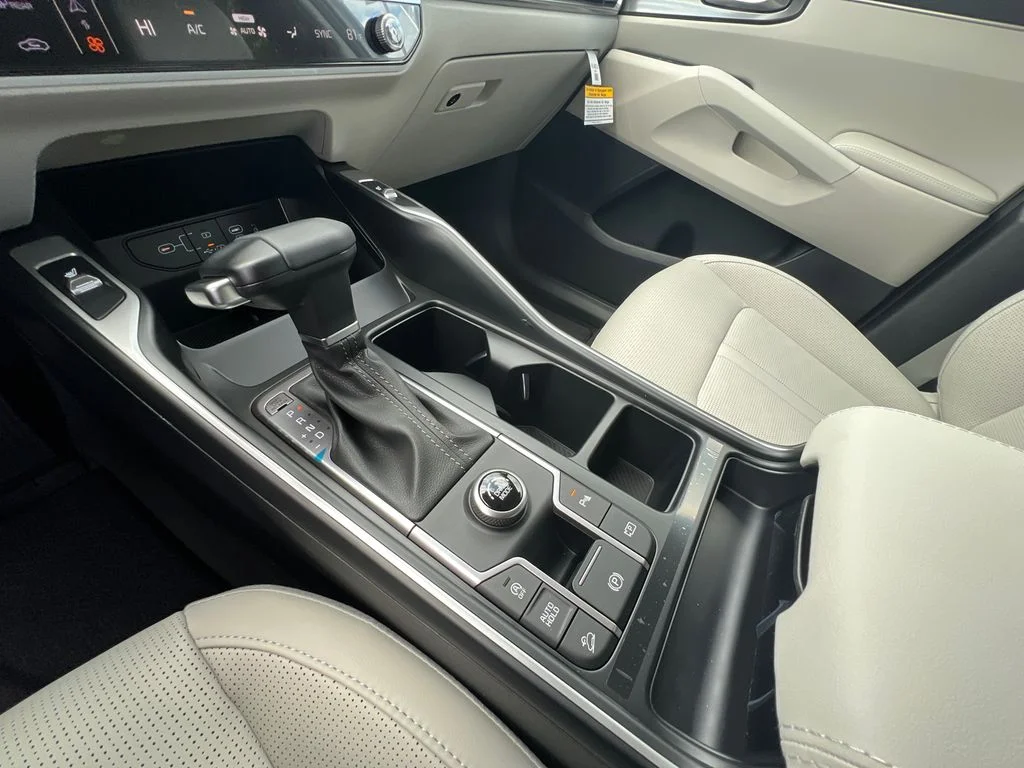 2025 Kia Sorento S - Photo 30