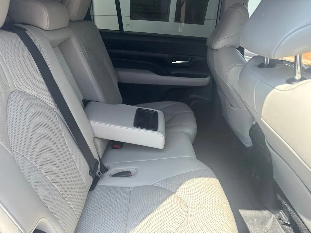 Certified Used 2024 Wind Chill Pearl Toyota Limited image 30
