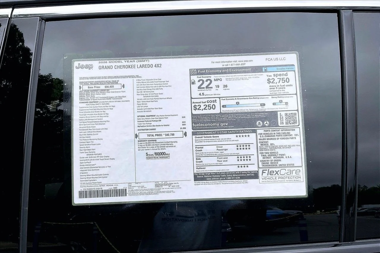 New 2026 Baltic Gray Metallic Clearcoat Jeep Laredo image 32