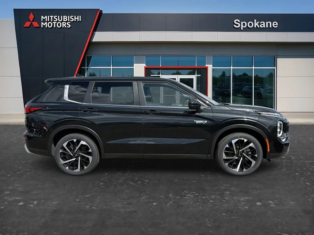 New 2025 Black Diamond Mitsubishi SE image 7