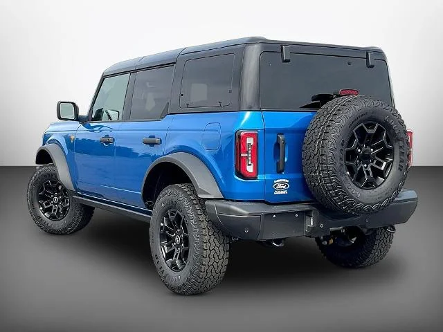 New 2026 Velocity Blue Metallic Ford Badlands® image 17