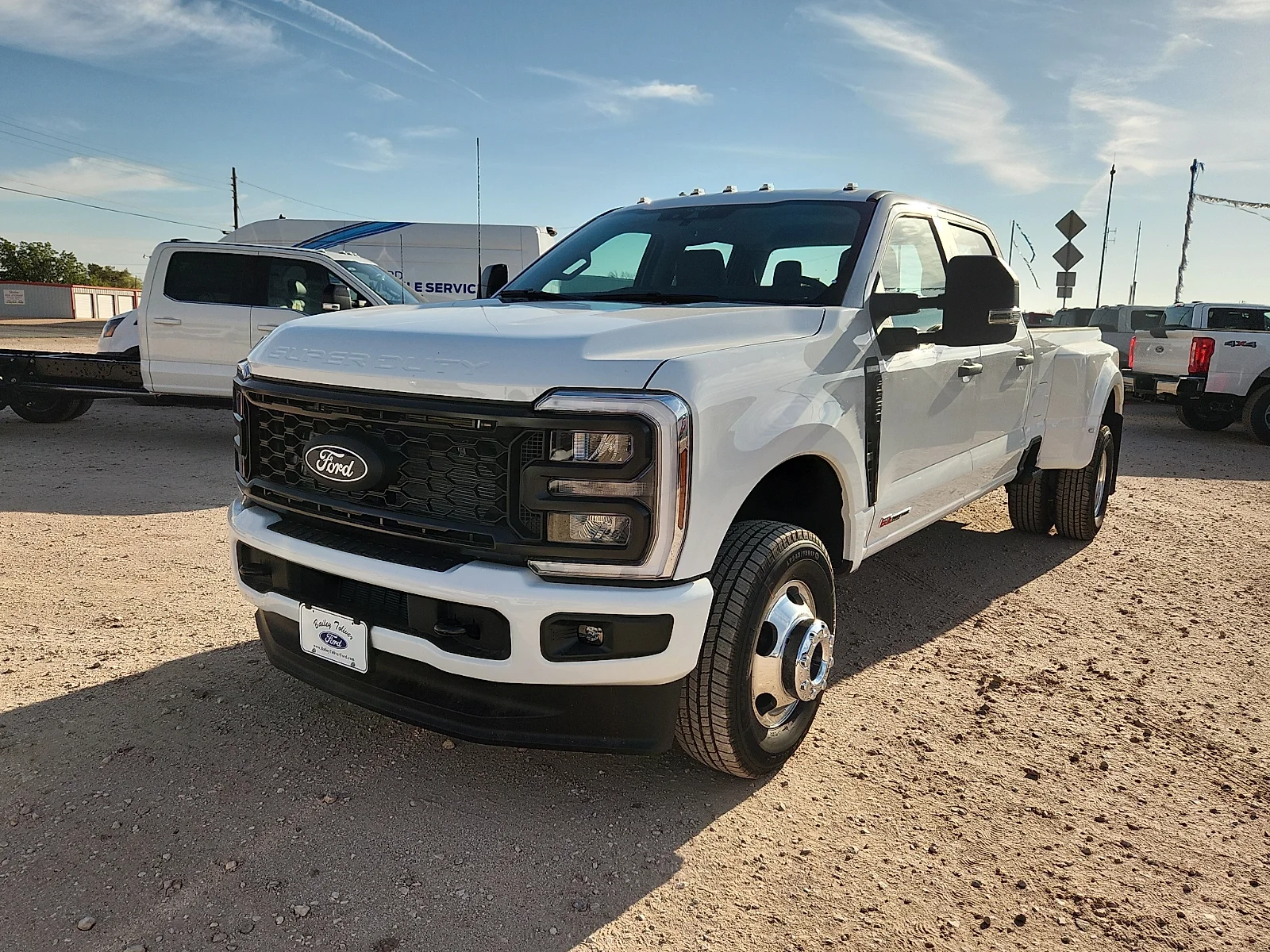 New 2027 Oxford White Ford XL image 3