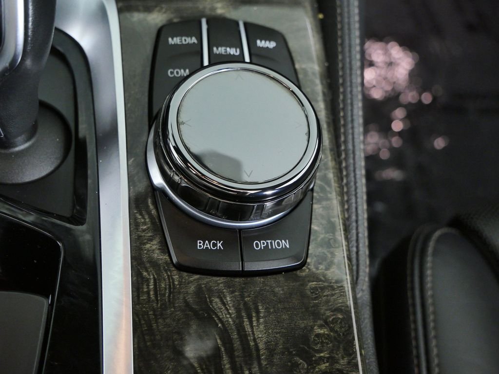 Used 2018 Carbon Black Metallic BMW M550i xDrive image 46
