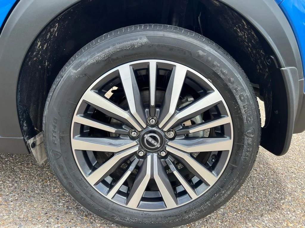 Used 2023 Blue Nissan SV image 17