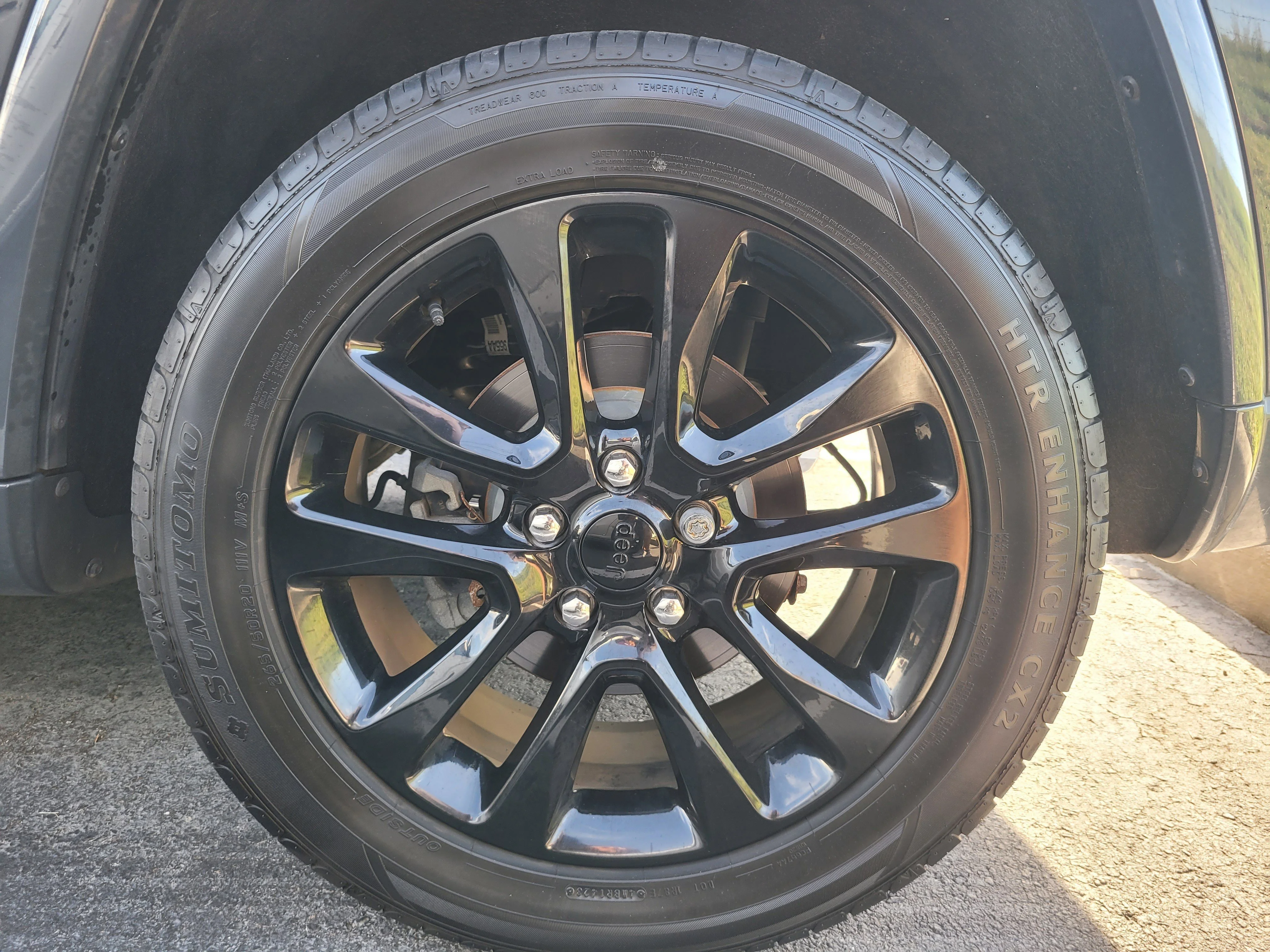 Used 2018 Rhino Clearcoat Jeep Altitude image 6