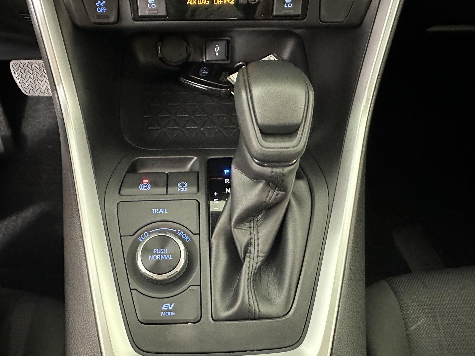 Used 2022 Silver Sky Metallic Toyota XLE image 36