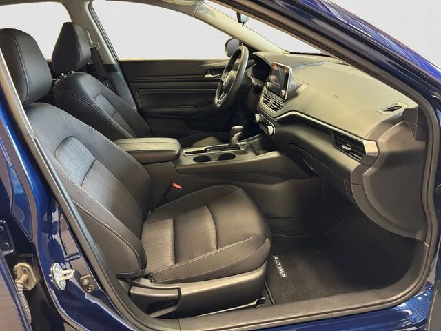 Used 2019 Blue Nissan 2.5 S image 16