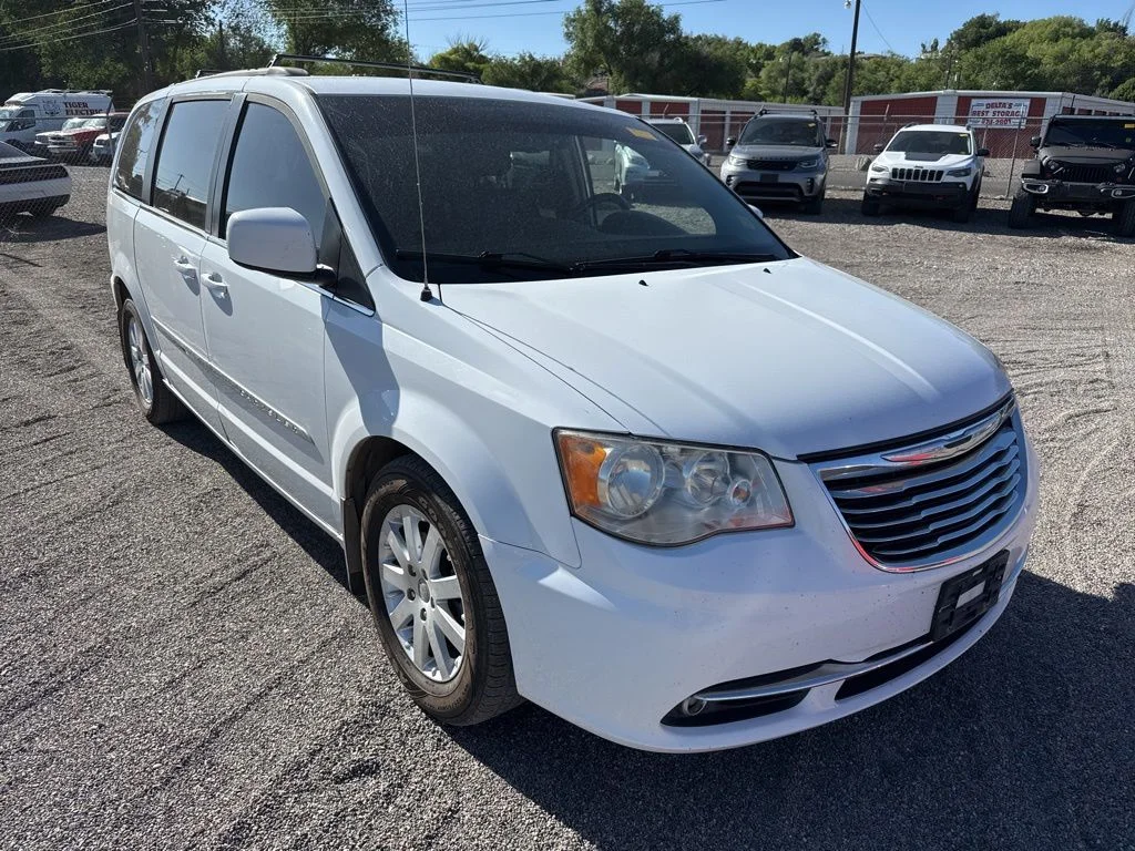 2014 Chrysler Town & Country Touring's photo