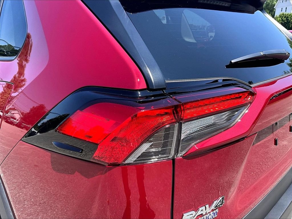 Used 2025 Red Toyota XLE Premium image 34