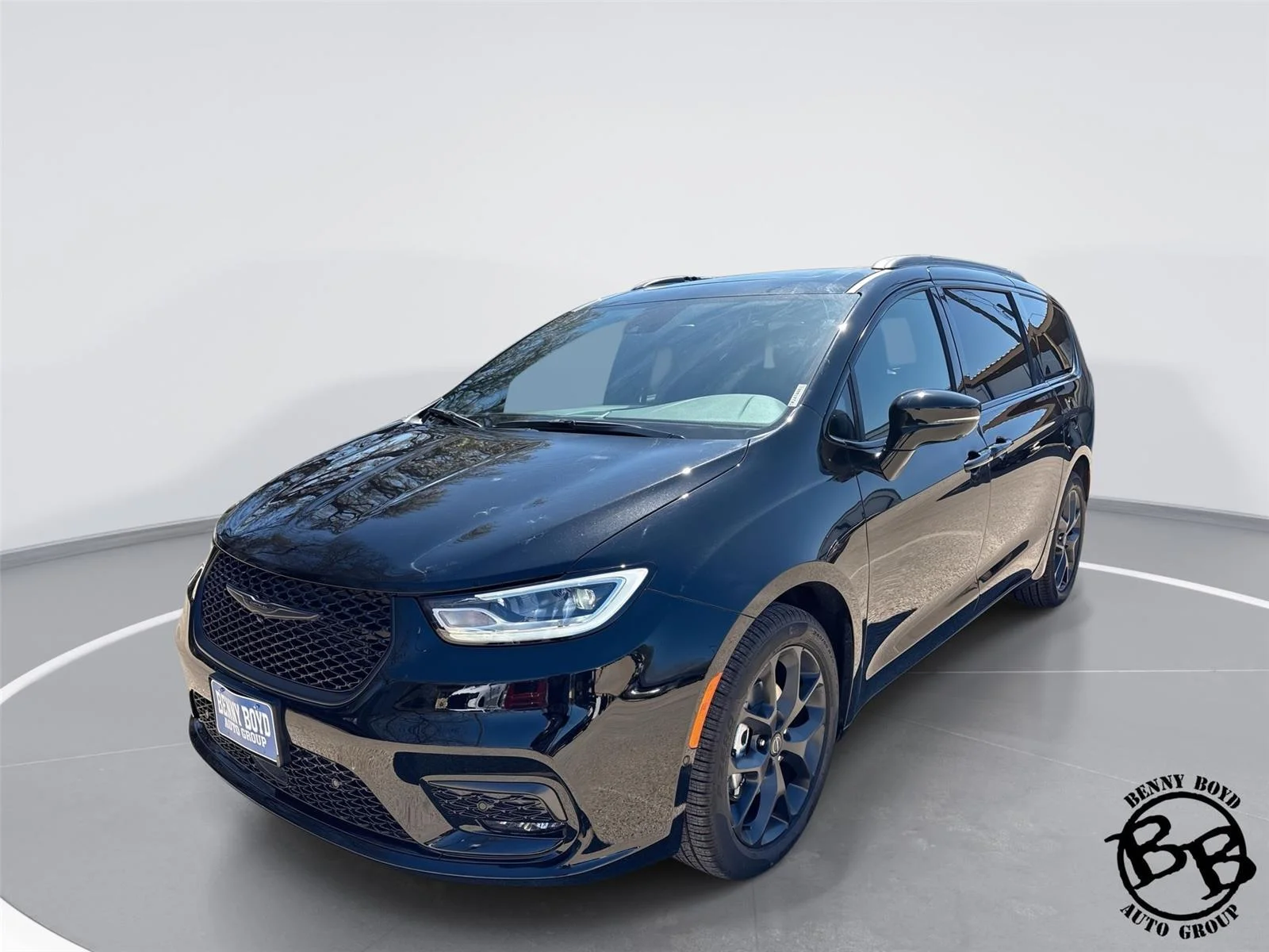 2026 Chrysler Pacifica Limited's photo