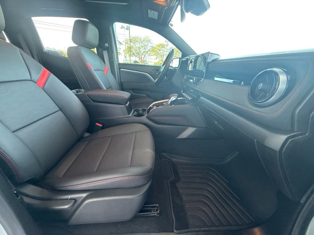 Used 2025 Gray Chevrolet Z71 image 37
