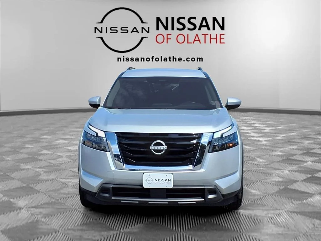 Used 2025 Silver Nissan SV image 32