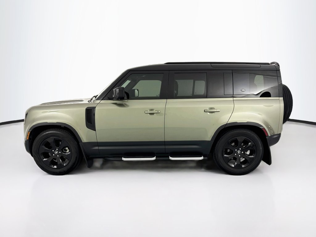 Used 2024 Green Land Rover S image 8